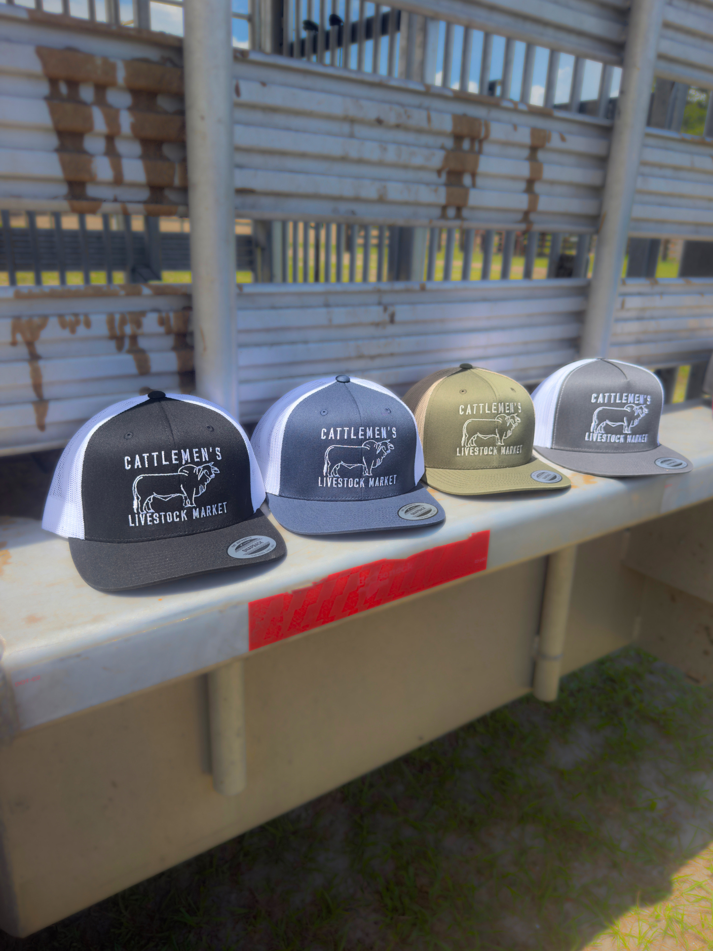 Cattlemen's Old School Logo Hat - blacj & white